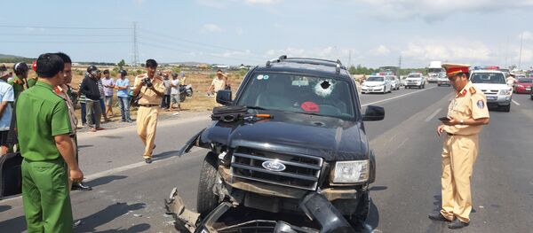 Lực lượng chức năng khám nghiệm hiện trường - Sputnik Việt Nam