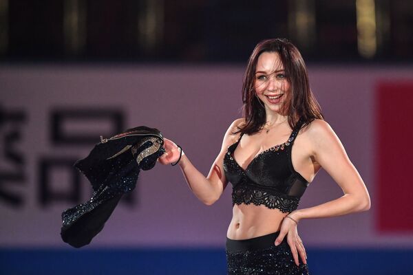 Elizaveta Tuktamysheva tham gia  trình diễn tại Giải vô địch đồng đội trượt băng thế giới ở Fukuoka (Nhật Bản) - Sputnik Việt Nam