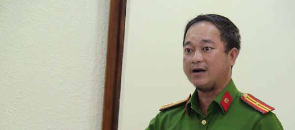 Thiếu tá Lê Đức Song phát biểu liên quan vấn đề xâm hại tình dục trẻ em ở buổi giám sát - Sputnik Việt Nam