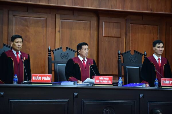 Vũ nhôm nổi nóng: Bất ngờ hoãn phiên xét xử vụ Trần Phương Bình - Sputnik Việt Nam