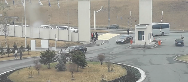 Nhìn thấy chiếc limousine đen tại nơi hai ông Putin và Kim Jong-un dự kiến sẽ gặp nhau  - Sputnik Việt Nam