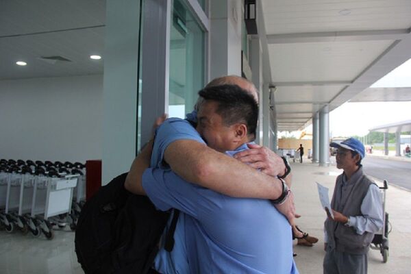 Anh che đạn cho em ở Mỹ Lai: Bức ảnh trở về với sự thật - Sputnik Việt Nam