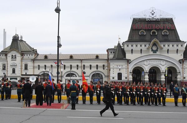 Lễ đón tiếp trọng thể nhà lãnh đạo Triều Tiên Kim Jong-un tại Vladivostok - Sputnik Việt Nam