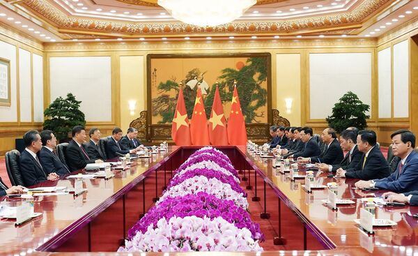 Thủ tướng Nguyễn Xuân Phúc hội kiến Tổng Bí thư, Chủ tịch nước Trung Quốc Tập Cận Bình - Sputnik Việt Nam