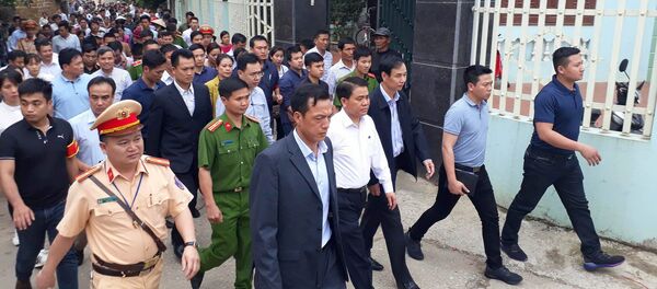 Chủ tịch Chung về làm việc với dân Đồng Tâm - Sputnik Việt Nam