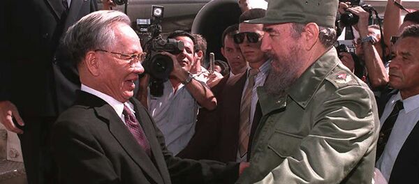 Chủ tịch nước Lê Đức Anh gặp Chủ tịch Cuba Fidel Castro năm 1995  - Sputnik Việt Nam