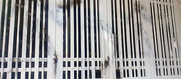 Cánh cổng nhà ông Nguyễn Hữu Linh ở Đà Nẵng bị vẽ bẩn và đã được xoá - Sputnik Việt Nam