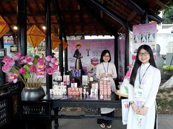 Festival nghề truyền thống Huế 2019: Đặc sắc, mới lạ  nhưng vẫn rất Huế - Sputnik Việt Nam