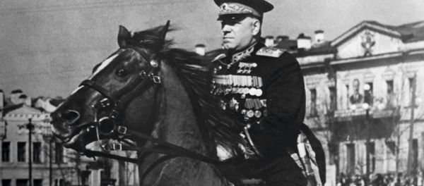 Nguyên soái Liên Xô G.K. Zhukov trên quảng trường Năm 1905 ở thành phố Sverdlovsk. Nguyên soái Liên Xô G.K. Zhukov trên quảng trường Năm 1905 ở thành phố Sverdlovsk. - Sputnik Việt Nam