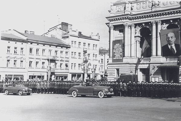 Tư lệnh Quân khu Odessa, Đại tướng A.Kh. Babajanyan. Odessa, thập niên 1960 - Sputnik Việt Nam