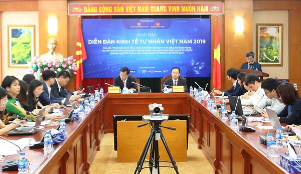 Diễn đàn đối thoại về kinh tế tư nhân lớn nhất Việt Nam diễn ra vào 2/5 - Sputnik Việt Nam