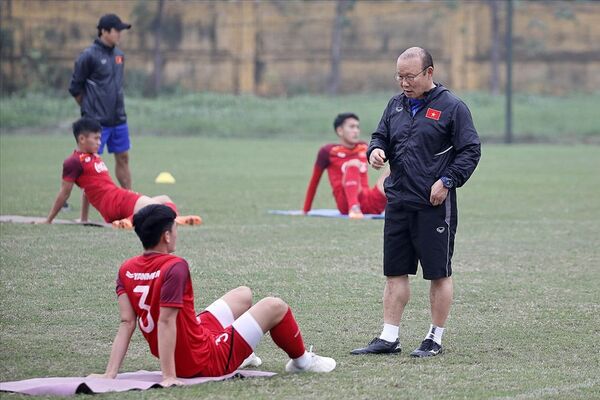 Vì sao VFF chưa thể gia hạn hợp đồng với HLV Park Hang-seo? - Sputnik Việt Nam