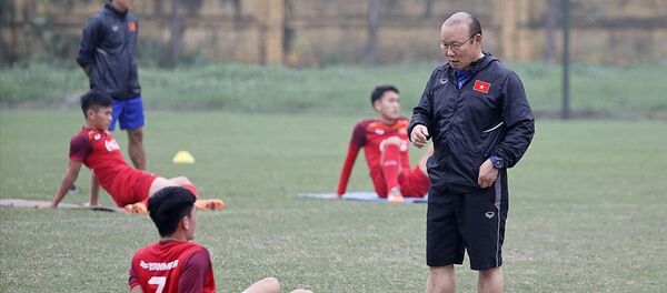 HLV Park Hang-seo đang trong quá trình tuyển quân cho U22 và ĐTQG.  - Sputnik Việt Nam