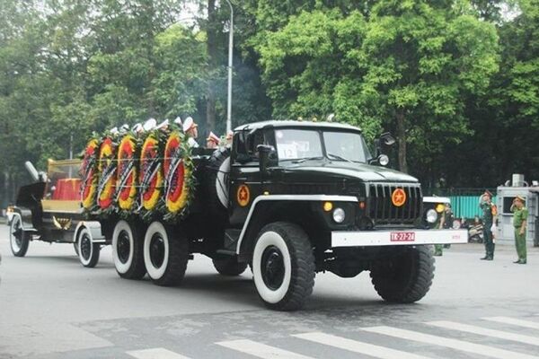 Đưa linh cữu Đại tướng Lê Đức Anh rời Hà Nội vào TP.HCM Đưa linh cữu Đại tướng Lê Đức Anh rời Hà Nội vào TP.HCM - Sputnik Việt Nam