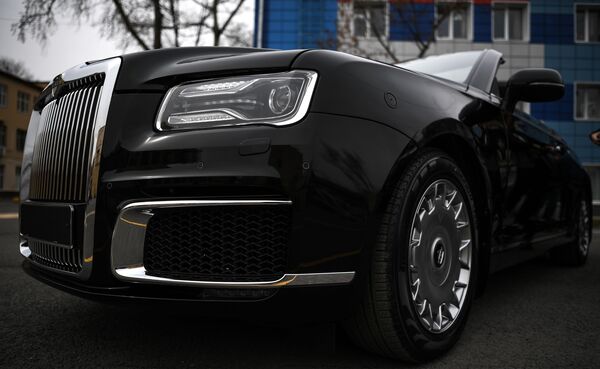 Xe mui trần dành cho tướng lĩnh: Xe Aurus nghi lễ độc đáo - Sputnik Việt Nam