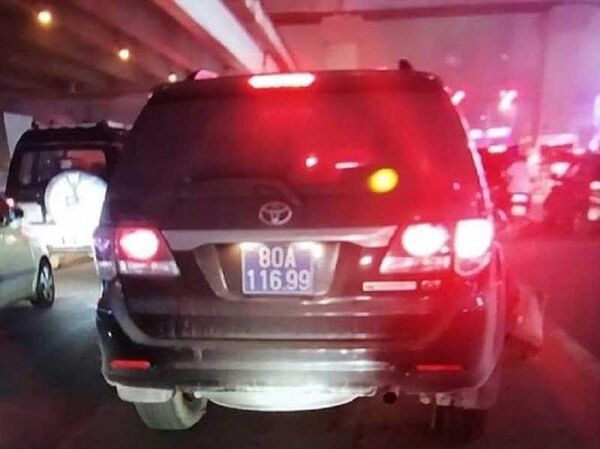 Điều tra vụ xe biển xanh gây tai nạn rồi bỏ chạy - Sputnik Việt Nam