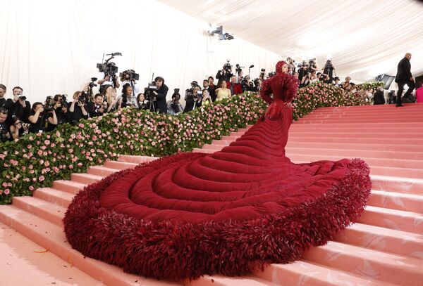 Nữ ca sĩ Cardi B tại Met Gala 2019 ở New York - Sputnik Việt Nam