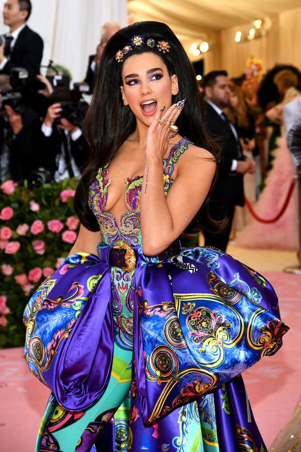 Nữ ca sĩ Dua Lipa tại Met Gala 2019 ở New York - Sputnik Việt Nam