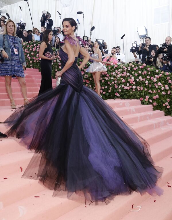 Nữ diễn viên Katie Holmes tại Met Gala 2019 ở New York - Sputnik Việt Nam