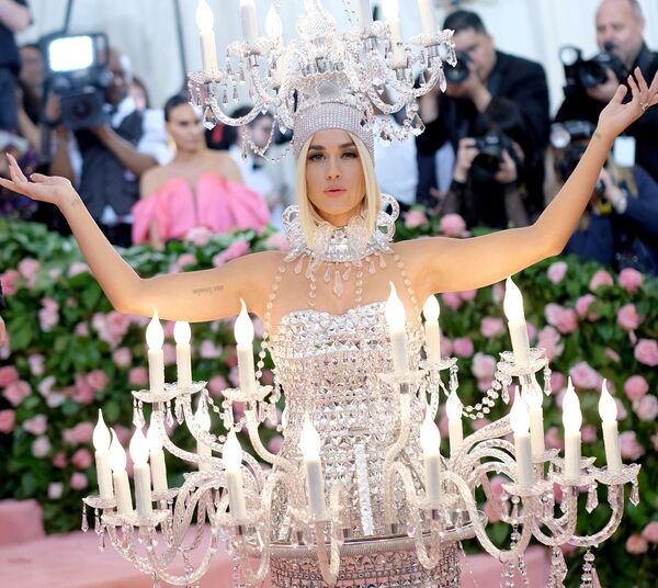 Nữ ca sĩ Katy Perry tai Met Gala 2019 ở New York - Sputnik Việt Nam