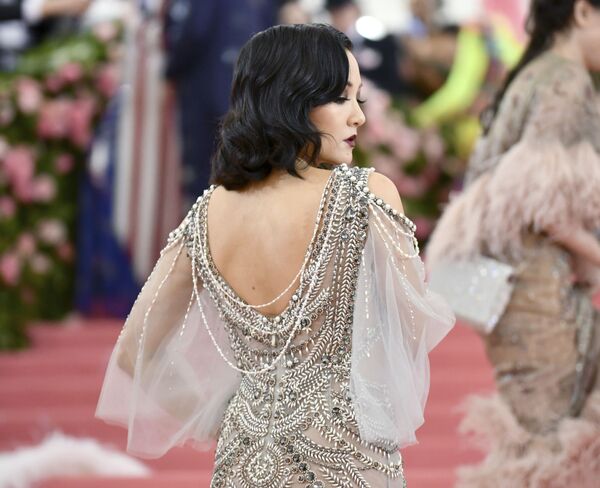 Nữ diễn viên Constance Wu tại Met Gala 2019 ở New York - Sputnik Việt Nam