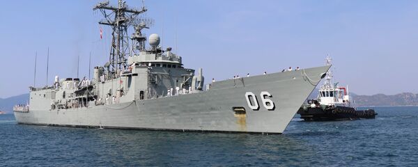 Tàu HMAS Newcastle đang cập cảng Quốc tế Cam Ranh. Tàu HMAS Newcastle đang cập cảng Quốc tế Cam Ranh. - Sputnik Việt Nam