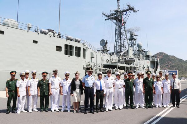 Nếu Úc chỉ vẫy cờ ở Biển Đông thì sẽ chẳng làm được gì Trung Quốc Nếu Úc chỉ vẫy cờ ở Biển Đông thì sẽ chẳng làm được gì Trung Quốc - Sputnik Việt Nam