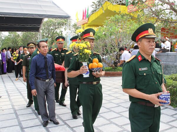 Truy điệu, tiễn đưa hài cốt liệt sĩ Việt Nam hy sinh tại Lào về nước - Sputnik Việt Nam