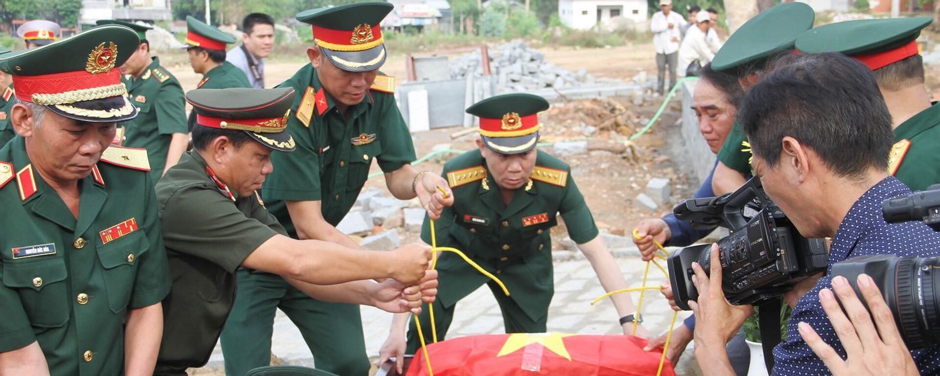 Truy điệu và án táng 18 hài cốt liệt sĩ hy sinh tại Lào - Sputnik Việt Nam, 1920, 08.05.2019