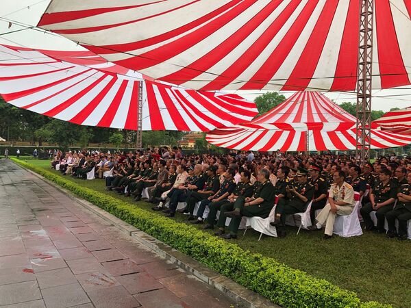 “Trung đoàn Bất tử” diễu hành ở Hà Nội mừng Ngày Chiến thắng “Trung đoàn Bất tử” diễu hành ở Hà Nội mừng Ngày Chiến thắng - Sputnik Việt Nam