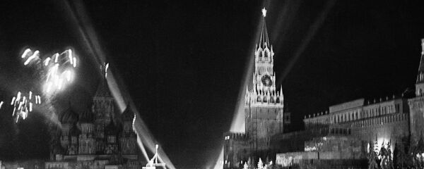 Pháo hoa chào mừng kỷ niệm Ngày Chiến thắng năm 1945 Pháo hoa chào mừng kỷ niệm Ngày Chiến thắng năm 1945 - Sputnik Việt Nam