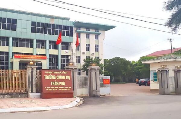 Kỷ luật cán bộ trường chính trị đăng Facebook sai sự thật về sức khỏe lãnh đạo cấp cao Việt Nam - Sputnik Việt Nam