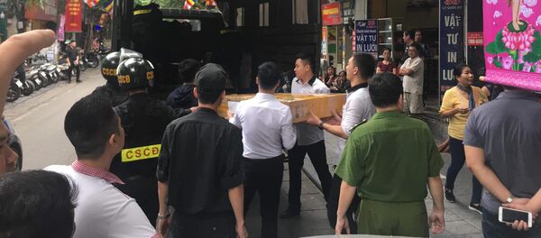 Công an khám xét các cửa hàng của Nhật Cường Mobile Công an khám xét các cửa hàng của Nhật Cường Mobile - Sputnik Việt Nam