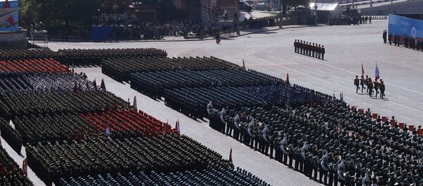 Военнослужащие парадных расчетов на генеральной репетиции военного парада на Красной площади - Sputnik Việt Nam