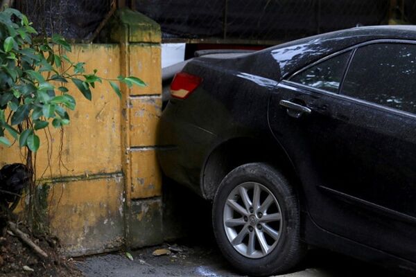 Nữ tài xế lùi xe cán chết người đi xe máy trên phố Hà Nội - Sputnik Việt Nam