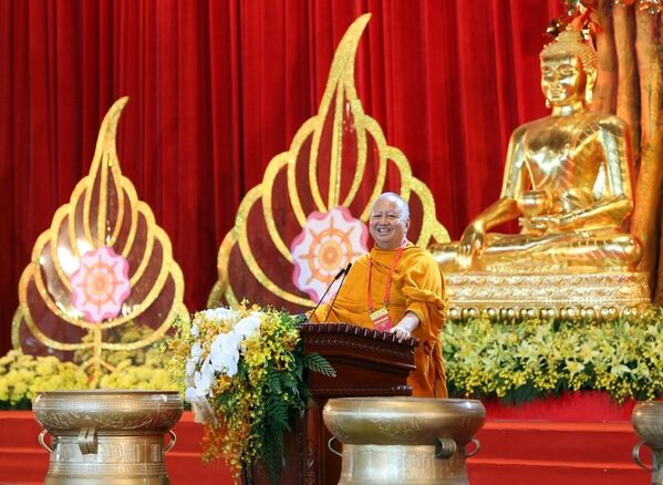 Hòa thượng, Giáo sư, Tiến sĩ Phra Brahmapundit, Chủ tịch sáng lập Ủy ban Tổ chức quốc tế Đại lễ Phật đản Liên hợp quốc phát biểu.  - Sputnik Việt Nam