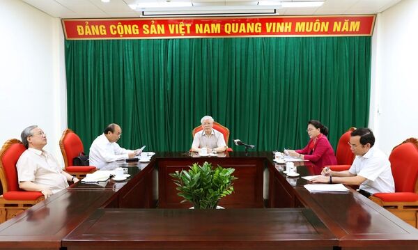 Tổng bí thư trở lại làm việc và kỳ vọng 'lò nóng, củi gộc' Tổng bí thư trở lại làm việc và kỳ vọng 'lò nóng, củi gộc' - Sputnik Việt Nam