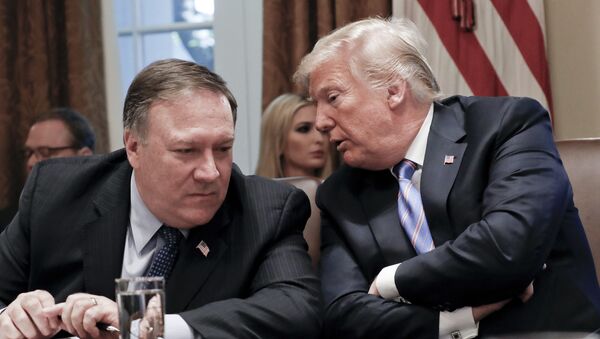 Donald Trump và Mike Pompeo - Sputnik Việt Nam