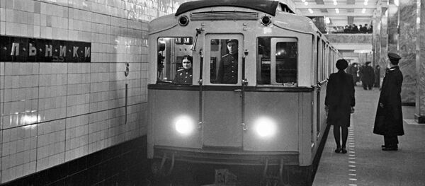 Tại ga Sokolniki, thuộc hệ thống tàu điện ngầm Moskva, năm 1948 - Sputnik Việt Nam