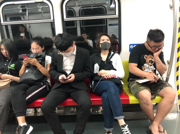 Toa dành cho phụ nữ; chuột và rèm cửa – tàu điện ngầm ở nước ngoài khiến du khách sửng sốt - Sputnik Việt Nam