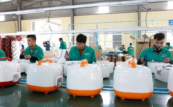 Việt Nam cần tránh lặp lại bài học của Trung Quốc nếu trở thành công xưởng mới của thế giới - Sputnik Việt Nam