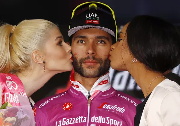 VĐV đua xe đạp Fernando Gaviria mừng kết quả đạt được trong chặng thứ ba Tour of Italy VĐV đua xe đạp Fernando Gaviria mừng kết quả đạt được trong chặng thứ ba Tour of Italy - Sputnik Việt Nam