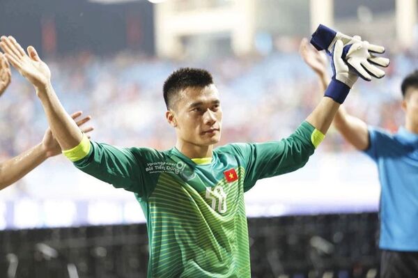 Thủ môn Bùi Tiến Dũng không xứng đáng lên đội tuyển Việt Nam - Sputnik Việt Nam