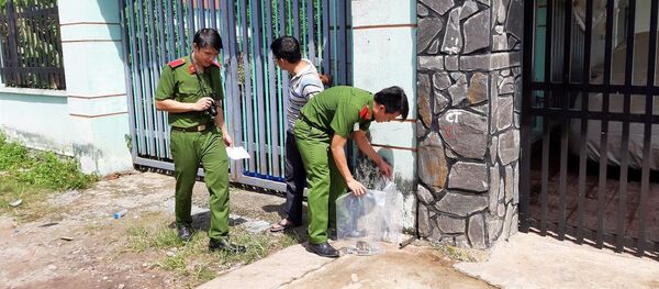 Công an khám hiện trường ngôi nhà phát hiện 2 xác chết bị đúc bê tông - Sputnik Việt Nam