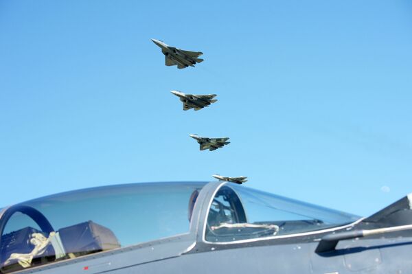 Chạy đua với «Raptor», liệu ba trung đoàn Su-57 có đủ cho Nga - Sputnik Việt Nam