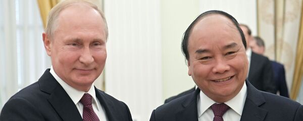 Tổng thống Nga Vladimir Putin gặp Thủ tướng Việt Nam Nguyễn Xuân Phúc - Sputnik Việt Nam