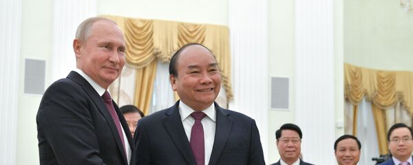 Tổng thống Nga Vladimir Putin tiếp đón Thủ tướng Việt Nam Nguyễn Xuân Phúc - Sputnik Việt Nam