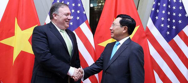 Bộ trưởng Bộ Ngoại giao Phạm Bình Minh và Ngoại trưởng Hoa Kỳ Michael Pompeo - Sputnik Việt Nam
