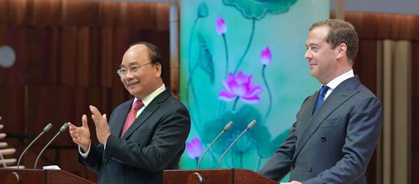 Thủ tướng Dmitry Medvedev và Thủ tướng Việt Nam Nguyễn Xuân Phúc tại Phòng hòa nhạc Zaryadye, dự lễ khai mạc Năm chéo hữu nghị Nga Việt 2019-2020 Thủ tướng Dmitry Medvedev và Thủ tướng Việt Nam Nguyễn Xuân Phúc tại Phòng hòa nhạc Zaryadye, dự lễ khai mạc Năm chéo hữu nghị Nga Việt 2019-2020 - Sputnik Việt Nam