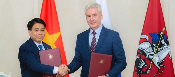 Thị trưởng Moskva Sergei Sobyanin và Chủ tịch Ủy ban Nhân dân thành phố Hà Nội Nguyễn Đức Chung Thị trưởng Moskva Sergei Sobyanin và Chủ tịch Ủy ban Nhân dân thành phố Hà Nội Nguyễn Đức Chung - Sputnik Việt Nam
